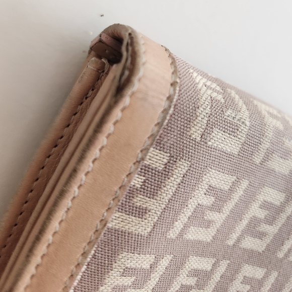 Fendi Long wallet. Gorgeous tan and cappuccino colors. - Picture 4 of 16